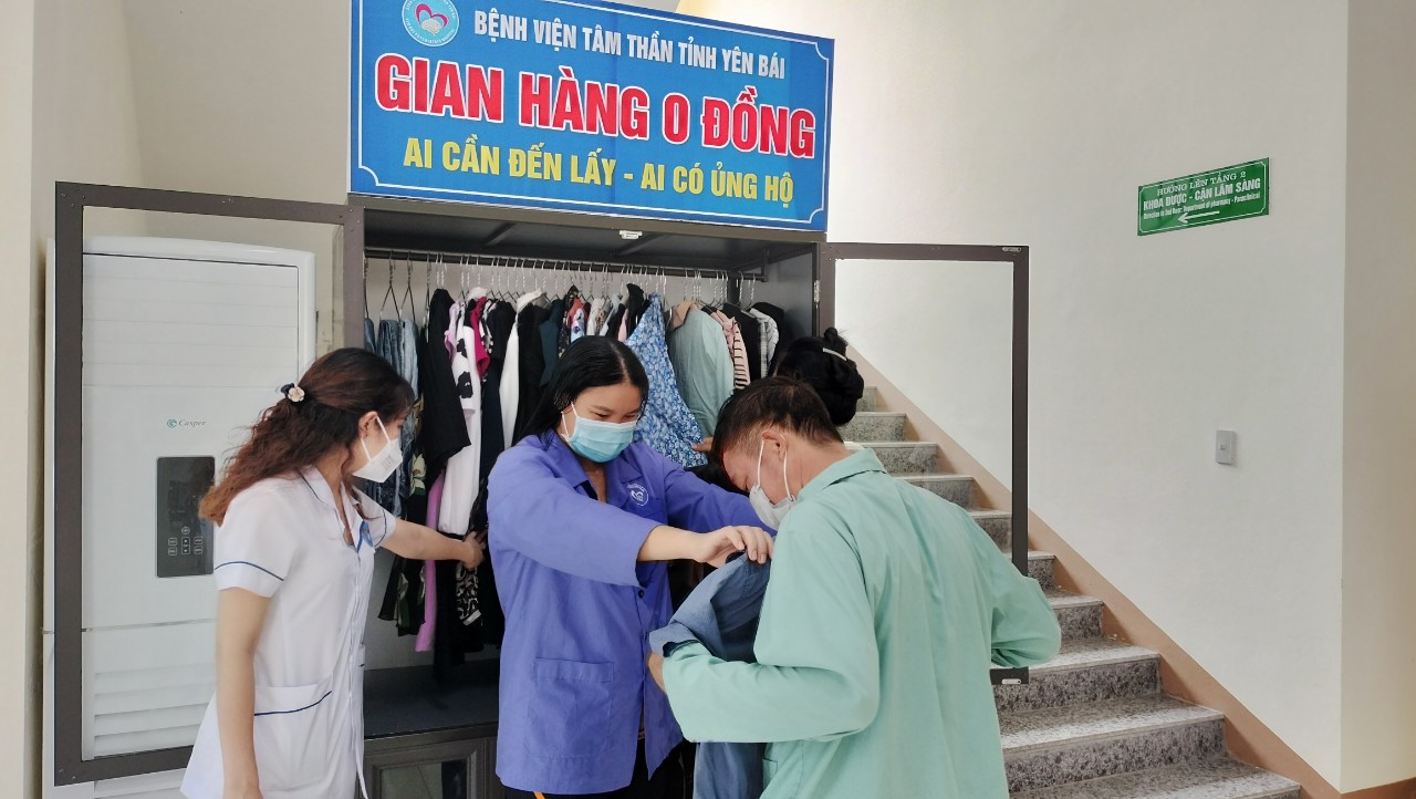 GIAN HÀNG 0 ĐỒNG” SAN SẺ YÊU THƯƠNG - ẤM LÒNG NGƯỜI BỆNH